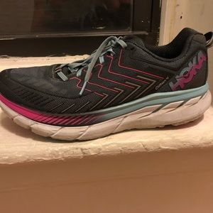 HOKA One One women’s running shoe 9.5